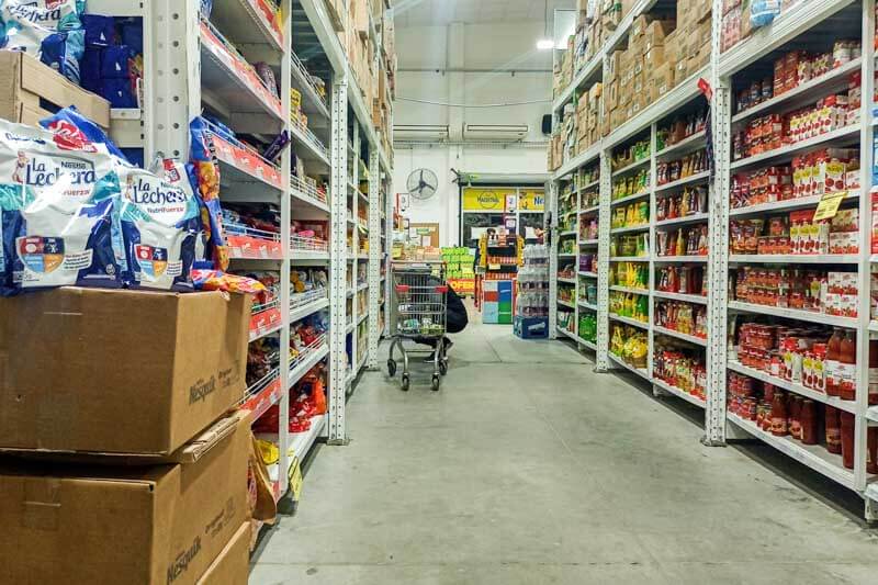 El empleo de tarjetas de crédito en los supermercados alcanzó un 45% del total de las operaciones, frente al 39 por ciento de diciembre de 2023. En paralelo, se redujo el uso de otros medios de pago: las tarjetas de débito pasaron de representar del 34 por ciento al 26 por ciento; el efectivo, del 20 por ciento al 16 por ciento; y las billeteras virtuales subieron del 7 por ciento al 13 por ciento.