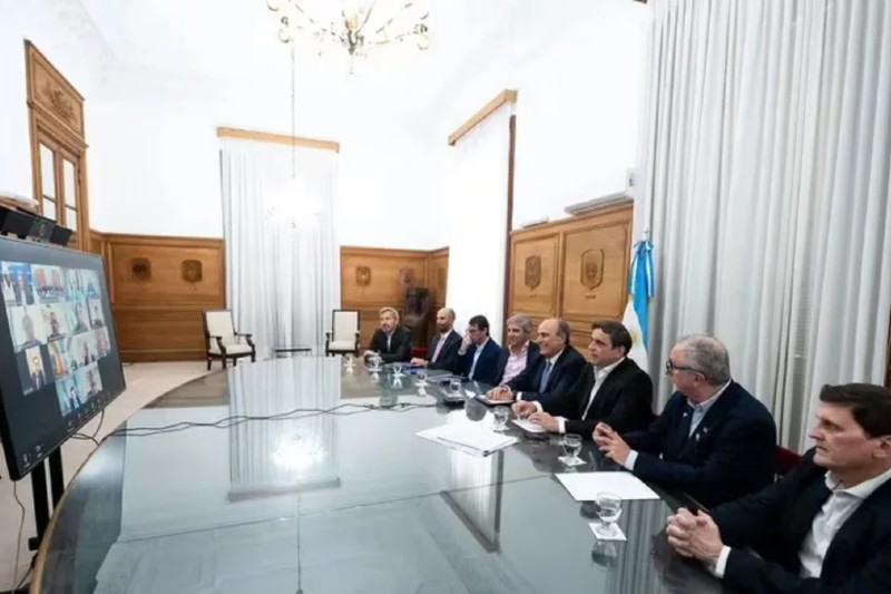 Por videoconferencia participaron los gobernadores Raúl Jalil (Catamarca), Leandro Zdero (Chaco), Ignacio Torres (Chubut), Carlos Sadir (Jujuy), Alfredo Cornejo (Mendoza), Alberto Weretilneck (Río Negro), Gustavo Sáenz (Salta), Marcelo Orrego (San Juan), Claudio Poggi (San Luis), Claudio Vidal (Santa Cruz), Maximiliano Pullaro (Santa Fe), Gerardo Zamora (Santiago del Estero), Osvaldo Jaldo (Tucumán) y Sergio Ziliotto (La Pampa). 