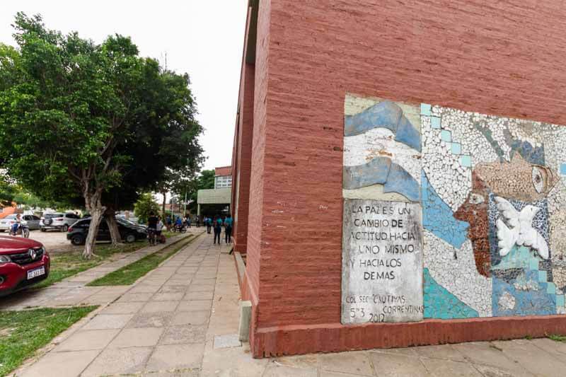 La rectora manifestó que, al ser una institución de tercera categoría, es necesaria la presencia de una vicerrectora, ya que en la actualidad ella es la única  administrativa del colegio.