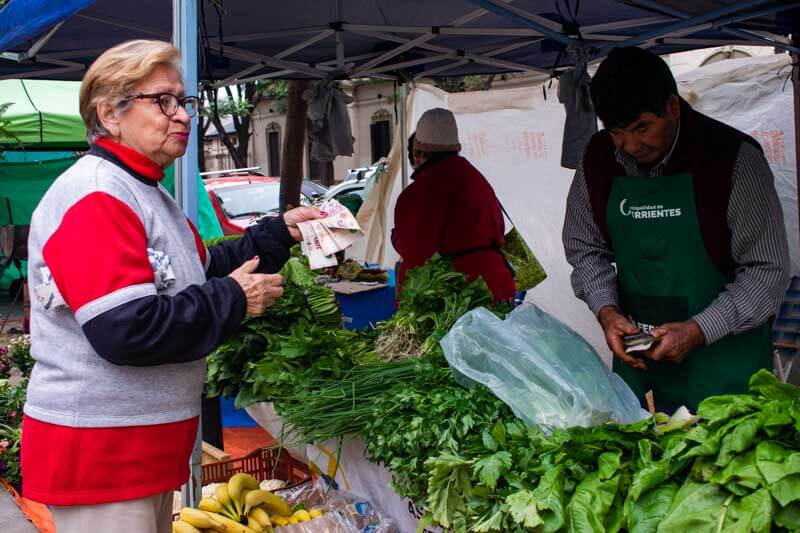 Una semana de ferias en plazas }