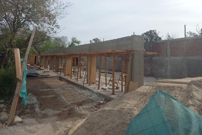 Un dato alarmante es el de la merma en la cantidad de empresas grandes, medianas y -especialmente- en las unipersonales, los contratistas. Una tendencia que no se detiene, con registros que marcaron una caída interanual del 1,3%. La caída alcanza el 22,3% en comparación con el pico histórico de 2013 y, excluyendo el atípico 2020, se posiciona como el peor mes de septiembre de los últimos veinte años. 