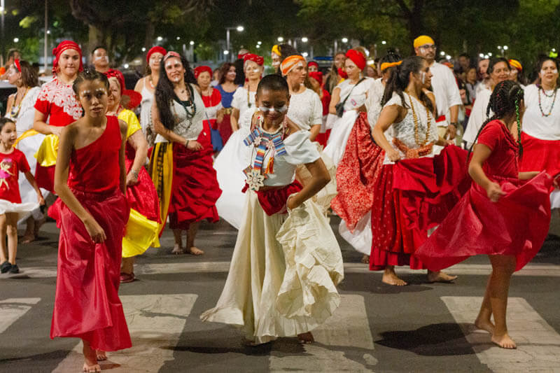 El sábado y domingo a partir de las 19 hs, los festejos continuarán en el parque Cambá Cuá y en la Ermita de San Baltasar, con festivales artísticos, retretas y la tradicional marcha de tambores, una expresión que combina música y espiritualidad.