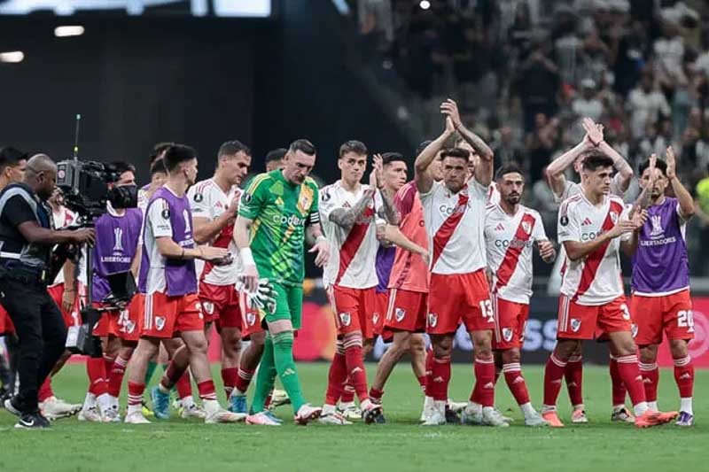 Con este resultado los de Núñez enfrentan una misión casi imposible en la vuelta, donde necesitará una remontada histórica para alcanzar la final del certamen continental. La revancha se jugará el martes 29 a las 21.30, en el estadio Mas Monumental.
