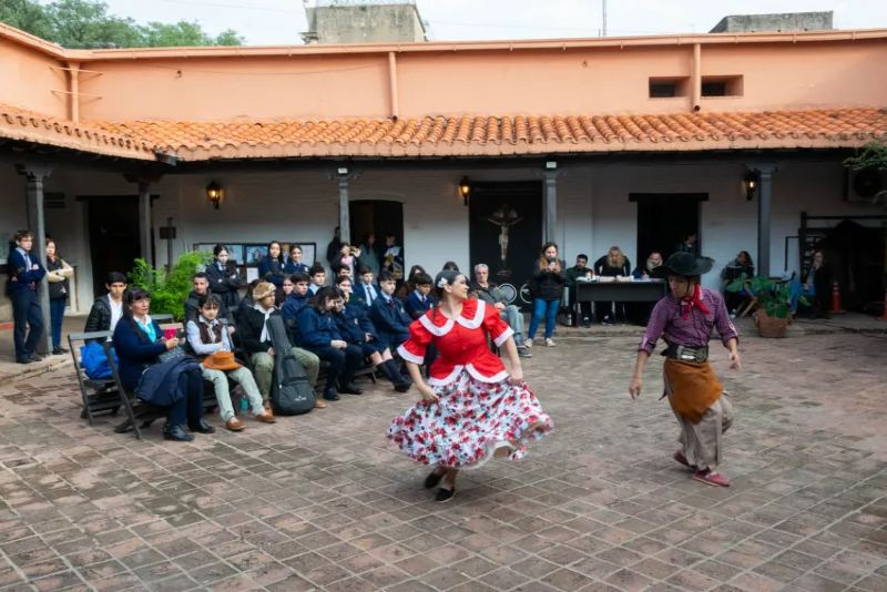 Las 11 disciplinas son canto, conjunto musical, danza, teatro, freestyle, pintura/dibujo, cuento, poesía, fotografía, historieta y videominuto, sumada a la de los ex ganadores de ediciones anteriores, que tienen de 19 años en adelante. Tanto jóvenes de 12 a 18 años como adultos mayores de 60 pueden inscribirse para concursar.