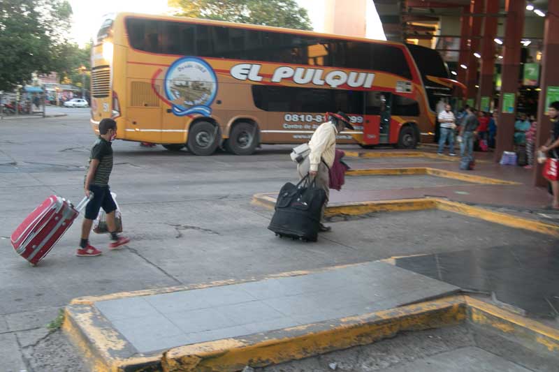 La medida fue resuelta por la Dirección de Transporte Terrestre, dependiente del Ministerio de Obras y Servicios Públicos de Corrientes, y la actualización de la Cámara Empresarial de Transporte Interdepartamental de Corrientes (Cetic), considerando el incremento en los mayores costos y de las bases tarifarias mínima y la de aplicación, que fija la Secretaría de Transporte Automotor del Ministerio de Economía de la Nación. 