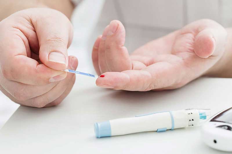 La canagliflozina es un inhibidor del cotransportador de sodio y glucosa 2, reduce los niveles de biomarcadores y el riesgo de hospitalización por insuficiencia cardíaca y otras complicaciones en las personas con mayor riesgo.