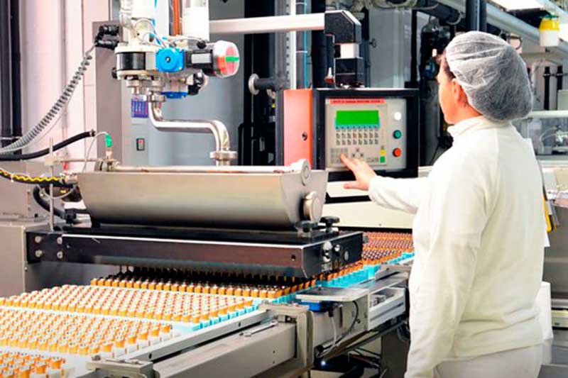 La contracción empresarial derivó en una pérdida de 223.537 empleos registrados, lo que equivale a una caída del 2,27% del total de trabajadores formales. Administración pública, defensa y seguridad social redujeron 98.653 puestos, mientras que la construcción eliminó 80.873 y transporte y almacenamiento 54.935. En términos proporcionales, la construcción resultó la más golpeada con un derrumbe del 16,9%. Para los analistas, la magnitud de la crisis dificulta prever una recuperación rápida en el corto plazo.