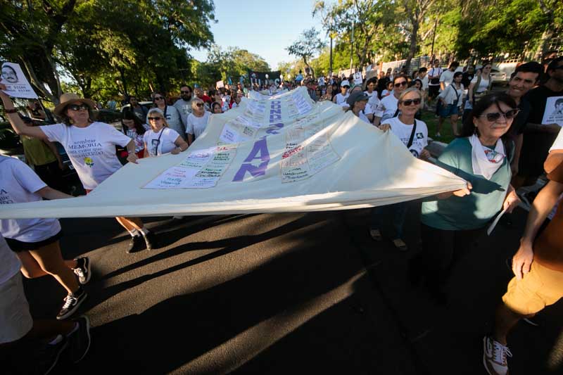 La movilización partió desde la punta San Sebastián con columnas organizadas que avanzaron de manera sostenida durante toda la tarde.