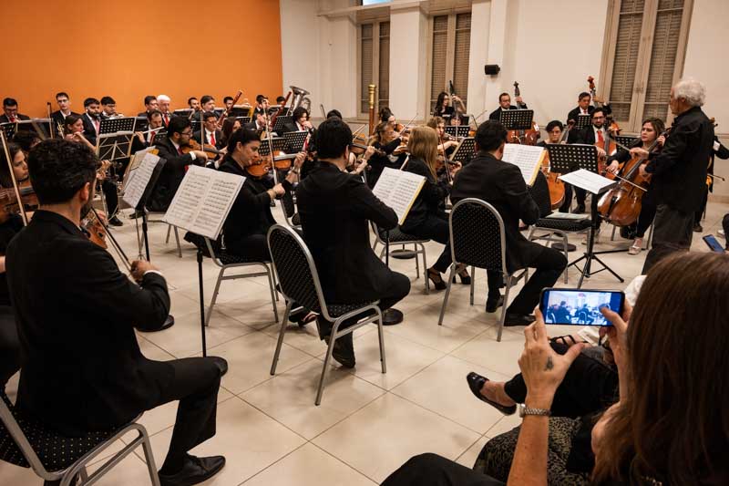 El pasado sábado 5 de octubre la orquesta sinfónica de Corrientes realizó un concierto de temporada, con una presentación especial en el centro cultural y religioso Tupasy.