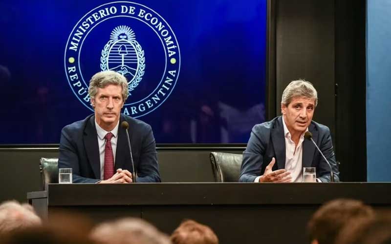 economía-caputo-banco central-dolar-argentina